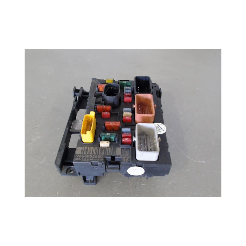 BOITE A FUSIBLES CITROEN C4