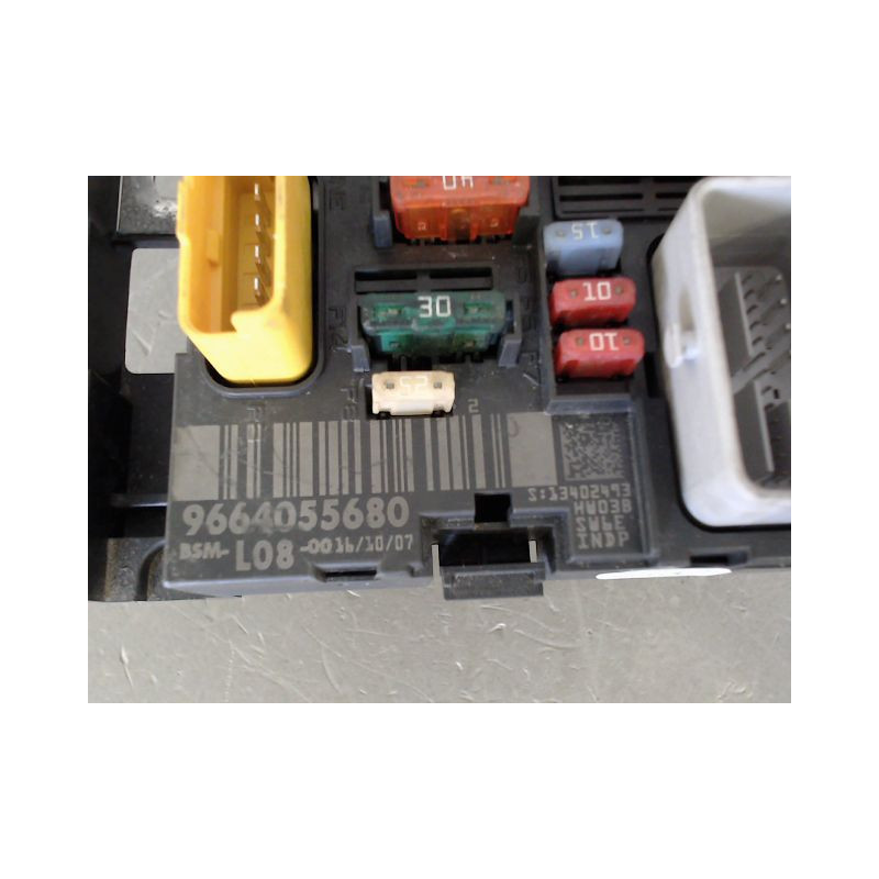BOITE A FUSIBLES CITROEN C4