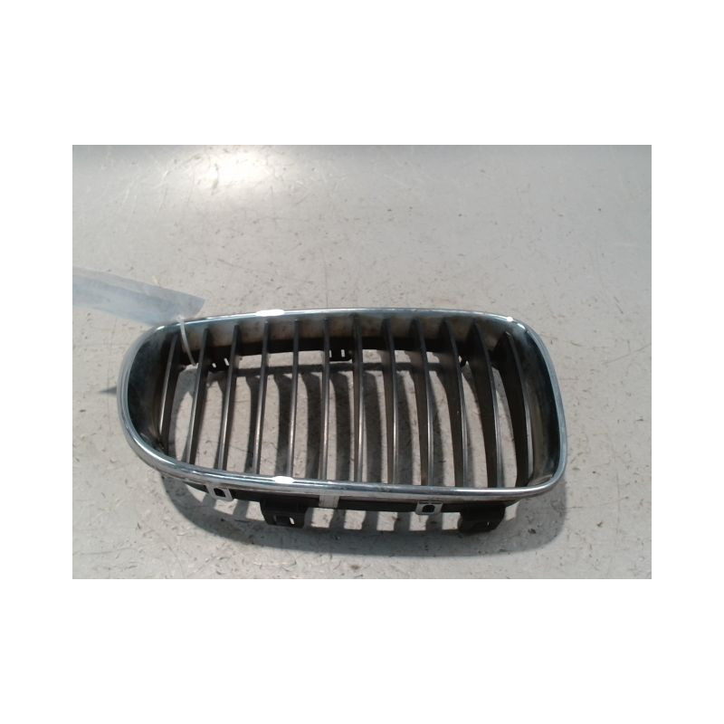 GRILLE CALANDRE DROIT B.M.W. SERIE 1