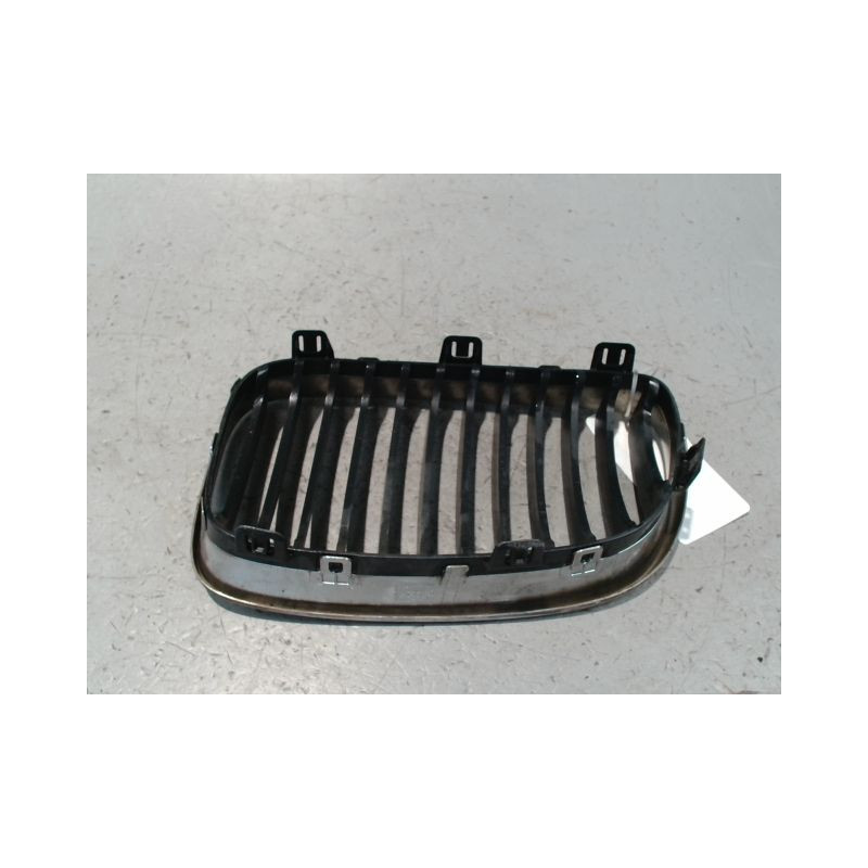 GRILLE CALANDRE DROIT B.M.W. SERIE 1