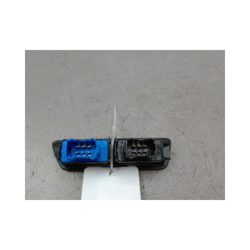 COMMANDE LEVE-GLACE PORTE AVD CITROEN C-ELYSEE