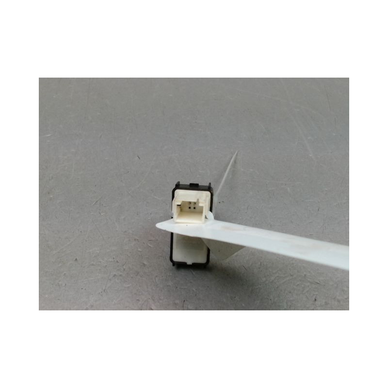 COMMANDE LEVE-GLACE PORTE AVD PEUGEOT 3008 2009-