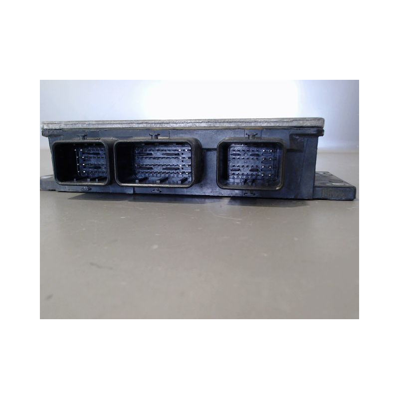 CALCULATEUR MOTEUR RENAULT CLIO