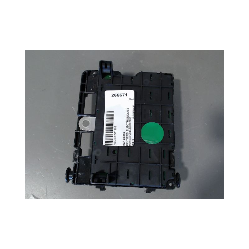 BOITE A FUSIBLES PEUGEOT 206