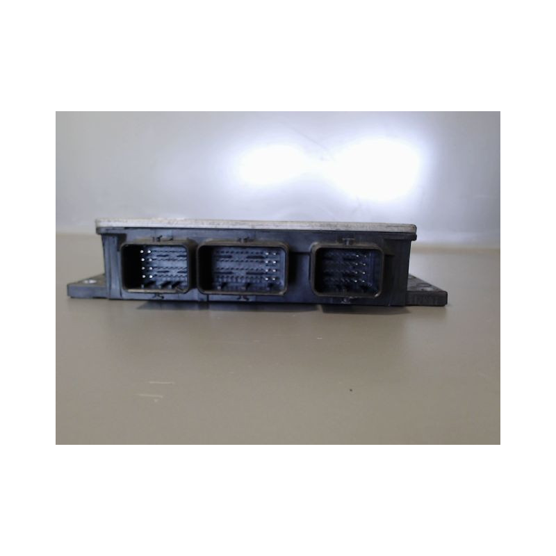 CALCULATEUR MOTEUR RENAULT CLIO