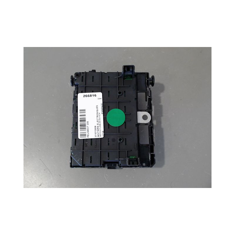 BOITE A FUSIBLES PEUGEOT 206