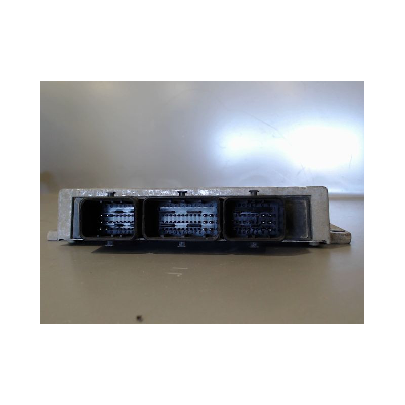 CALCULATEUR MOTEUR RENAULT CLIO