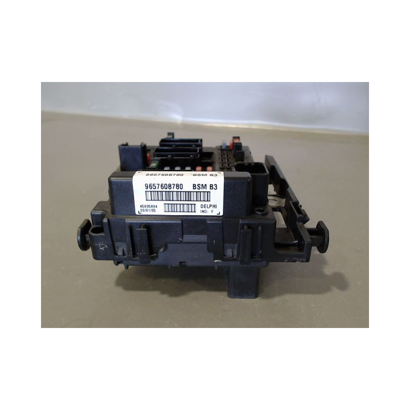 BOITE A FUSIBLES PEUGEOT 307