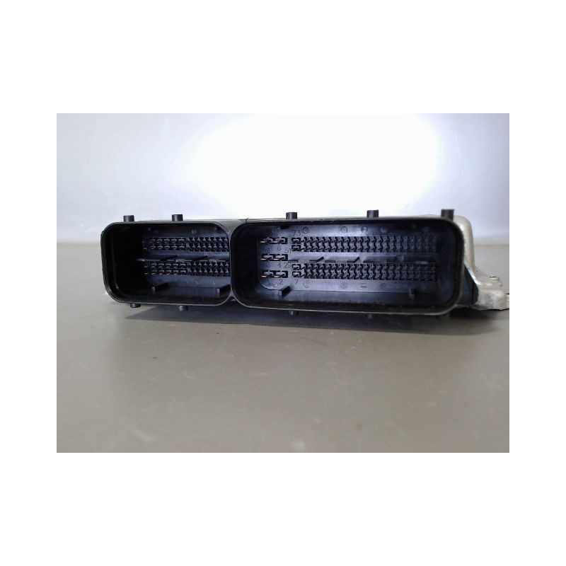 CALCULATEUR MOTEUR SUZUKI SWIFT