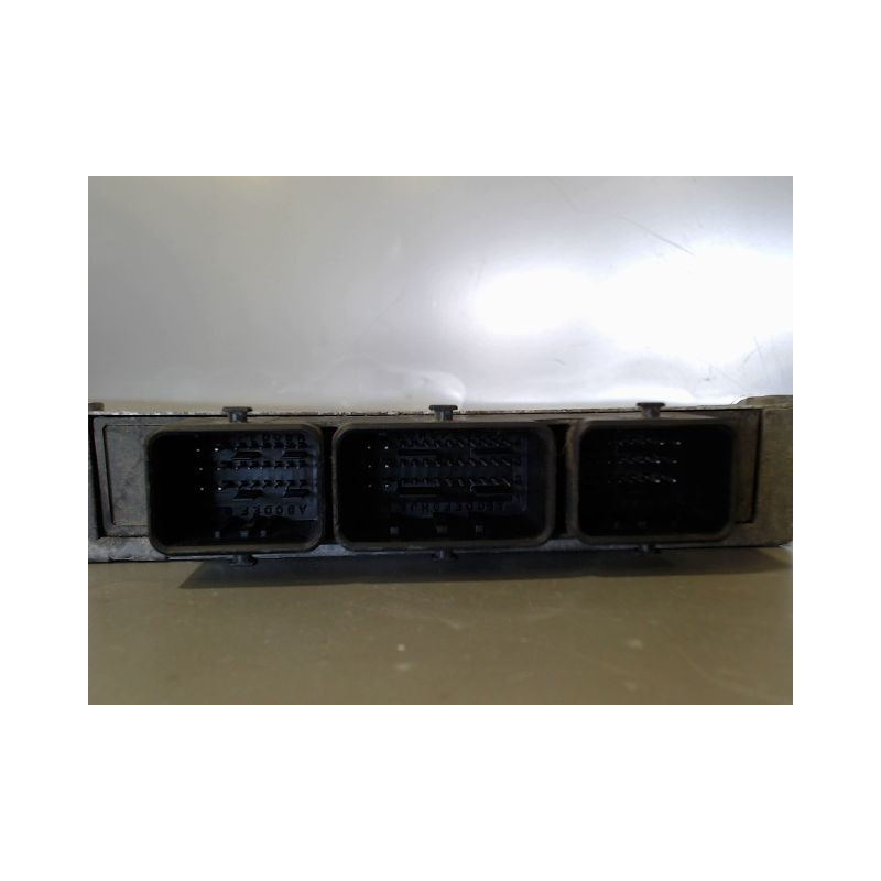 CALCULATEUR MOTEUR RENAULT CLIO