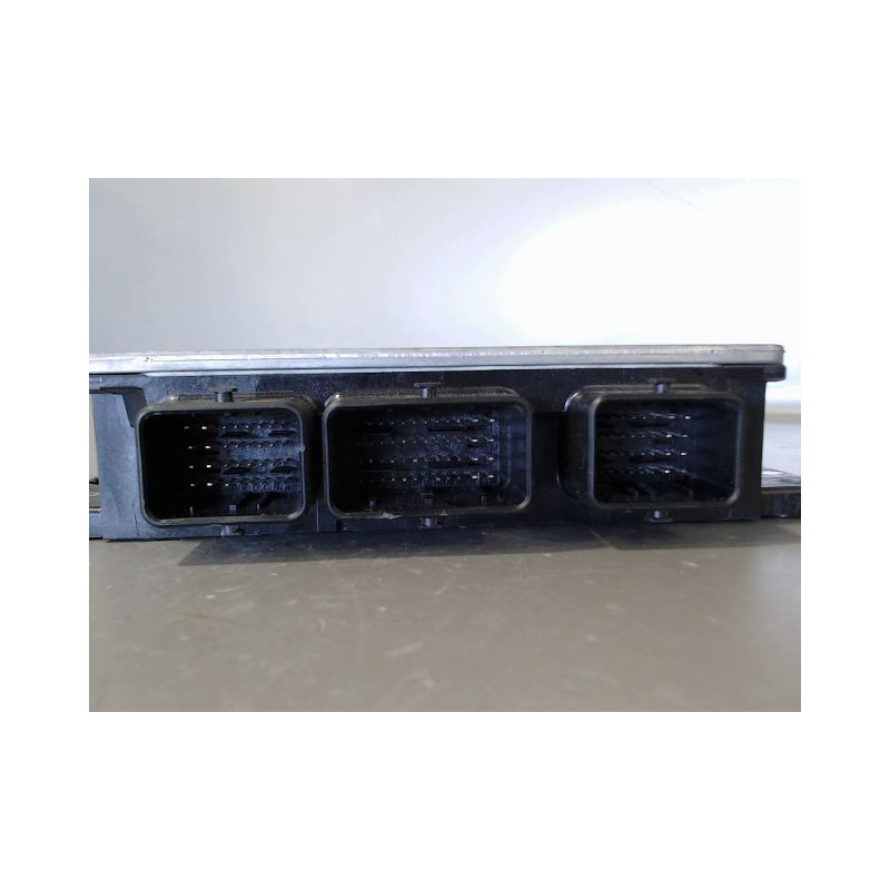 CALCULATEUR MOTEUR RENAULT CLIO