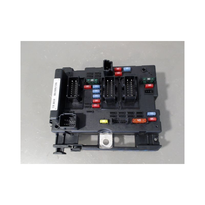 BOITE A FUSIBLES PEUGEOT 206
