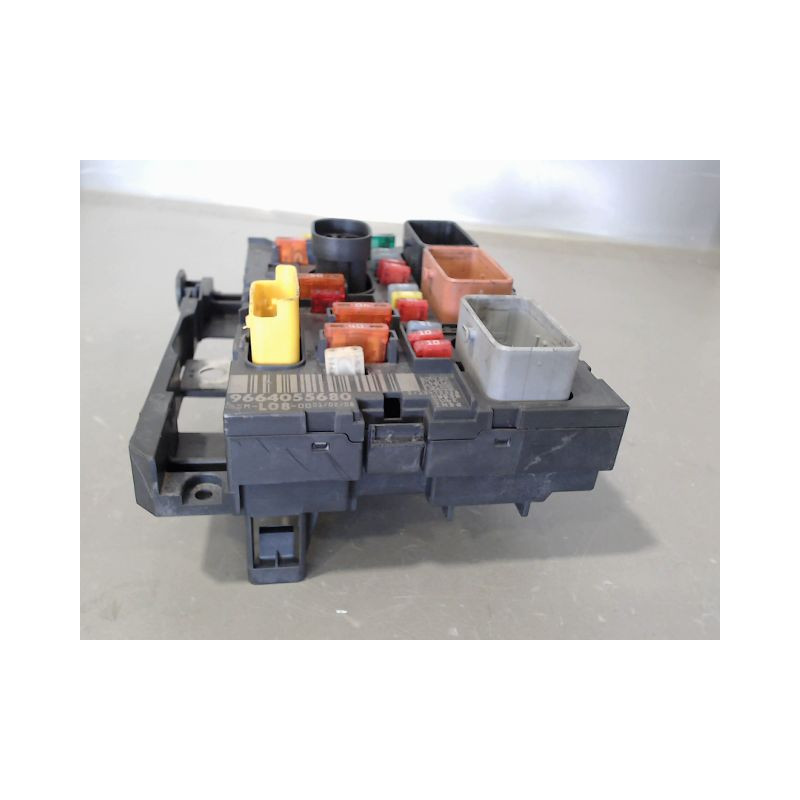 BOITE A FUSIBLES CITROEN C4