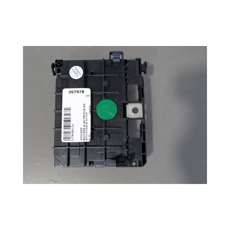 BOITE A FUSIBLES CITROEN C4