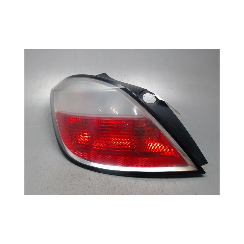 FEU ARRIERE GAUCHE  OPEL ASTRA 2004-