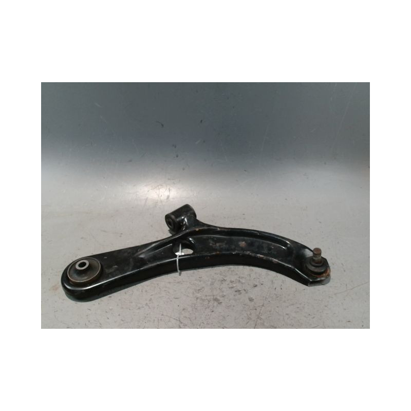 TRIANGLE INFERIEUR AVANT DROIT SUZUKI SWIFT