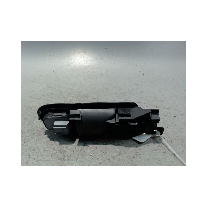 POIGNEE INTERIEURE PORTE AVANT GAUCHE VOLKSWAGEN PASSAT BREAK 97-2000