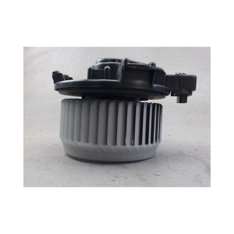 MOTEUR VENTILATEUR CHAUFFAGE 5061 VZ 86 SWIFT