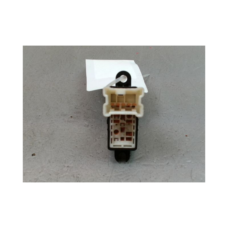COMMANDE LEVE-GLACE PORTE AVD NISSAN NOTE