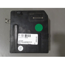 BOITE A FUSIBLES RENAULT MEGANE