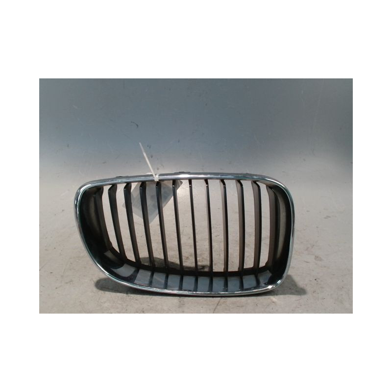 GRILLE CALANDRE DROIT B.M.W. SERIE 1