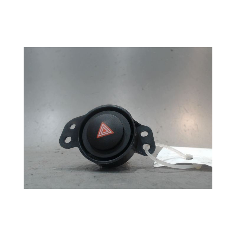 BOUTON DE WARNING TOYOTA AYGO