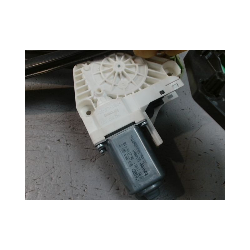 MECANISME+MOTEUR LEVE-GLACE AVANT GAUCHE AUDI A1