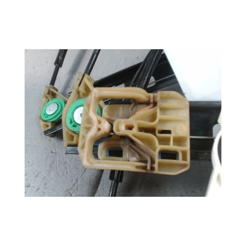 MECANISME+MOTEUR LEVE-GLACE AVANT GAUCHE AUDI A1