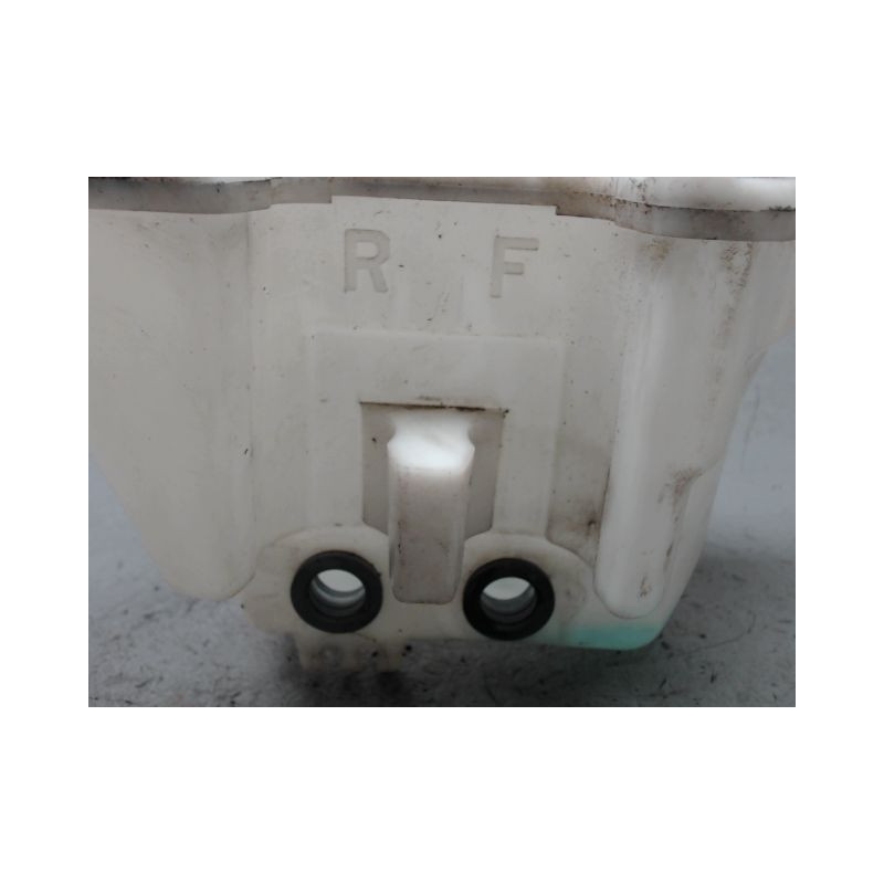 RESERVOIR LAVE-GLACE AVANT TOYOTA YARIS 2005-