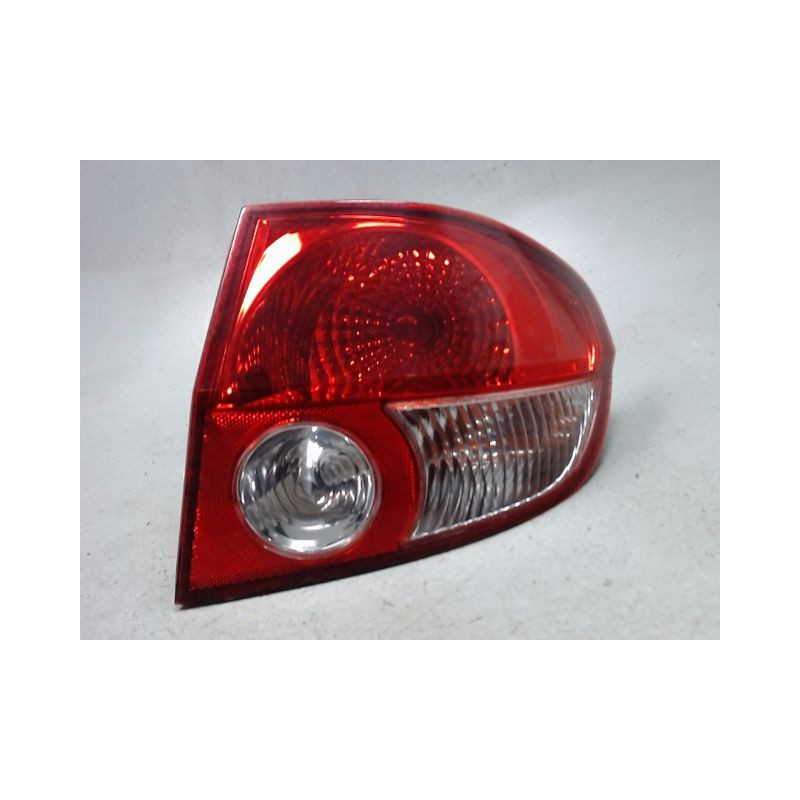 FEU ARRIERE DROIT HYUNDAI GETZ -05