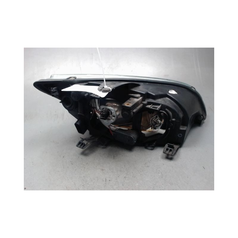 PHARE GAUCHE FORD FOCUS 04-07