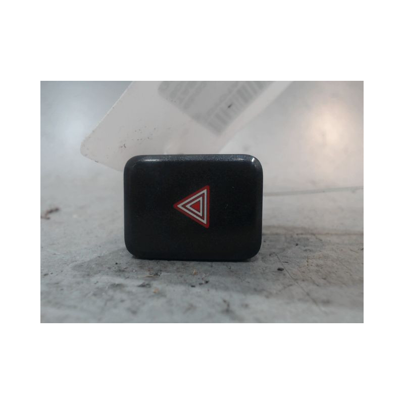 BOUTON DE WARNING TOYOTA AURIS