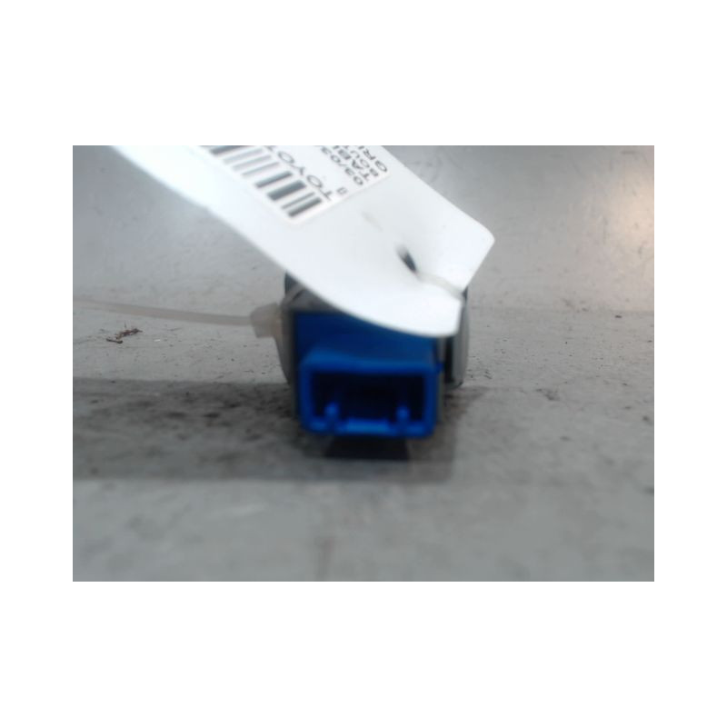 BOUTON DE WARNING TOYOTA AURIS