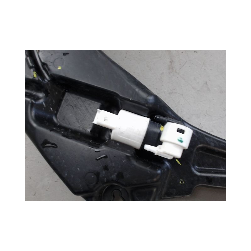 RESERVOIR LAVE-GLACE AVANT PEUGEOT 308