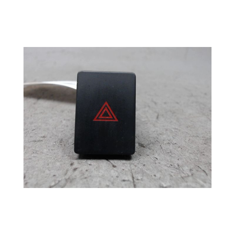 BOUTON DE WARNING NISSAN LEAF