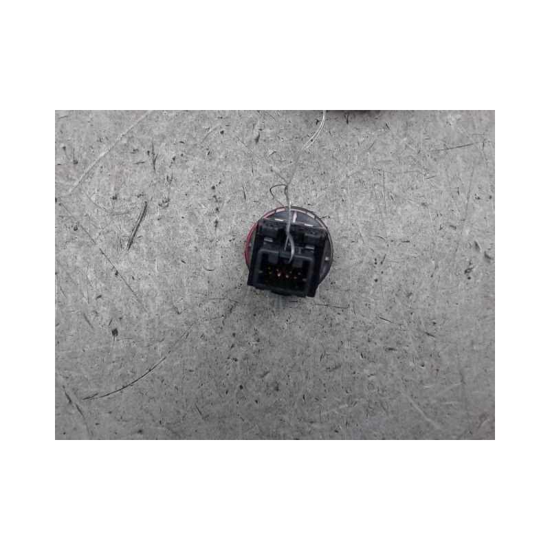 BOUTON DE WARNING NISSAN JUKE PHASE 1 1.5 DCI - 8V TURB