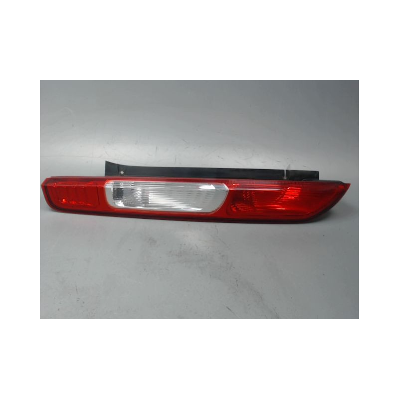 FEU ARRIERE GAUCHE  FORD FOCUS 04-07