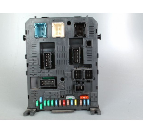 PLATINE FUSIBLE AV