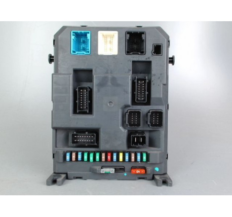 PLATINE FUSIBLE AV