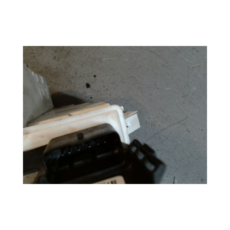 SYSTEME CONDAMNATION AVANT DROIT PEUGEOT PARTNER 2 PHASE 1 1.6 HDI - 8V