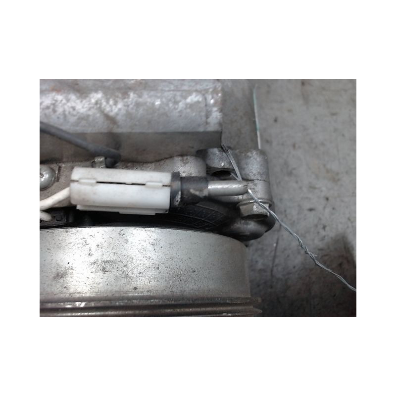 COMPRESSEUR AIR CONDITIONNE RENAULT CLIO 2 CAMPUS PHASE 2 1.2I - 8