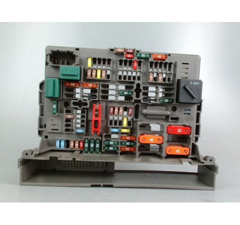 PLATINE FUSIBLE AV
