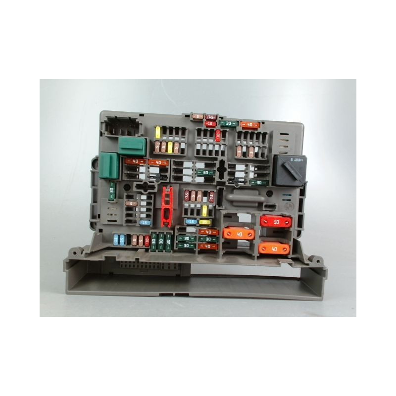 PLATINE FUSIBLE AVANT BMW SERIE 1 E87 PHASE 2 DIESEL