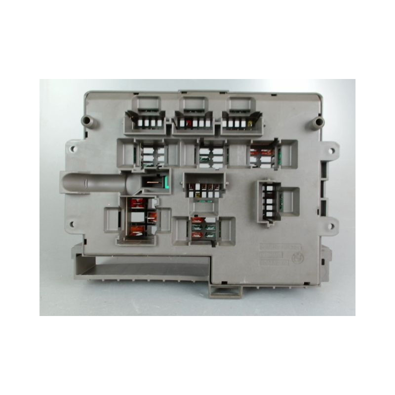 PLATINE FUSIBLE AVANT BMW SERIE 1 E87 PHASE 2 DIESEL