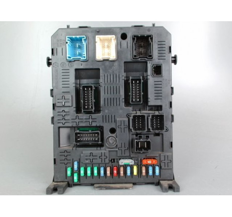 PLATINE FUSIBLE AV