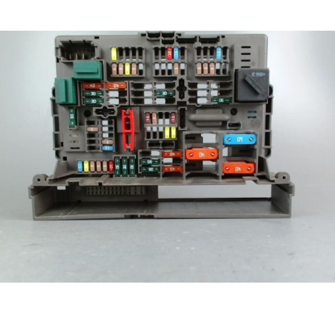 PLATINE FUSIBLE AV
