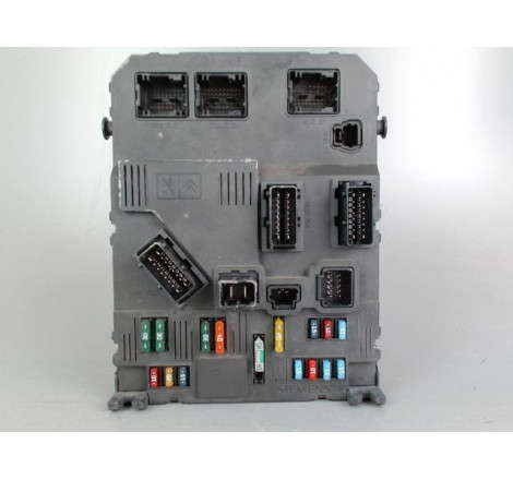 PLATINE FUSIBLE AV
