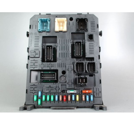 PLATINE FUSIBLE AV
