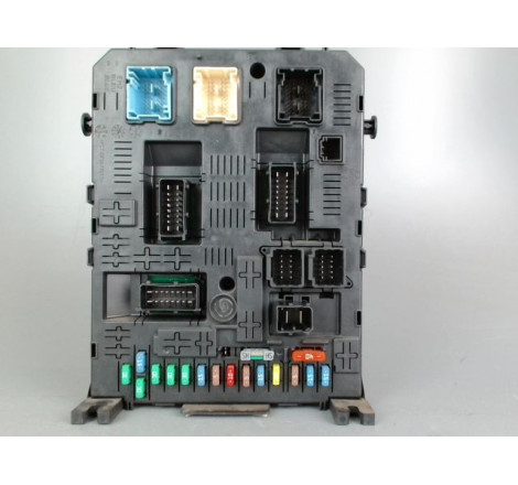 PLATINE FUSIBLE AV
