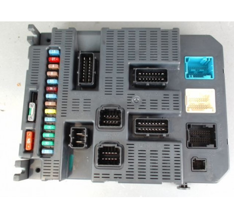 PLATINE FUSIBLE AV